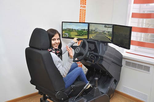 Автошкола рядом с метро в Киеве.